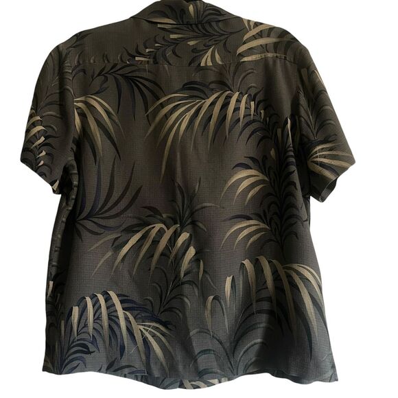 Tommy Bahama men's  100% Silk Tropical Palm Print Short Sleeve Button-Up Shirt - Picture 2 of 7